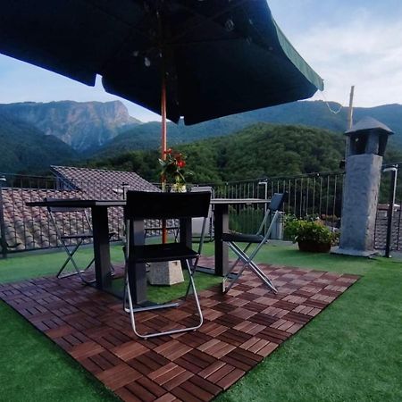 Casa Vacanze Al Colletto - Con Terrazza Panoramica In Centro Storico Villa Vagli di Sotto Bagian luar foto