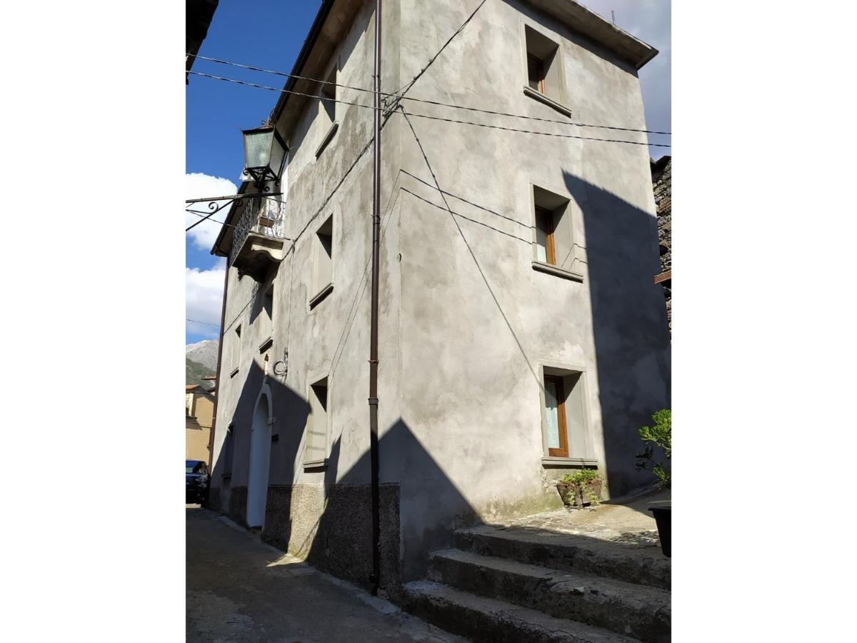 Casa Vacanze Al Colletto - Con Terrazza Panoramica In Centro Storico Villa Vagli di Sotto Bagian luar foto