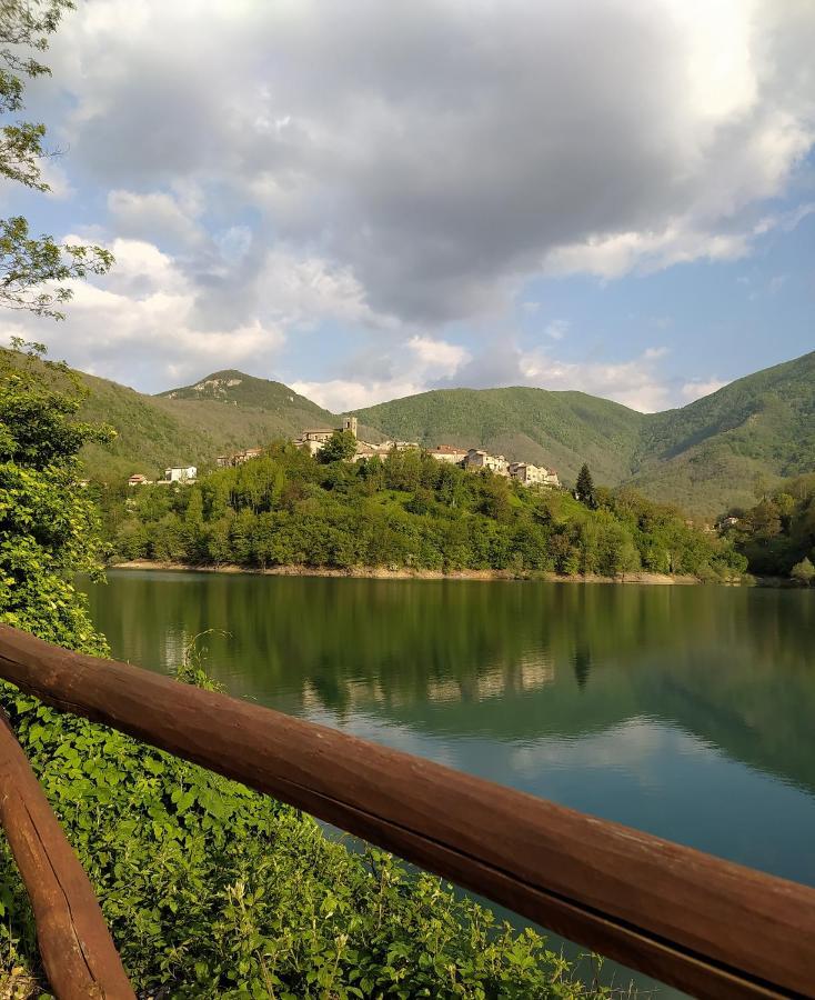 Casa Vacanze Al Colletto - Con Terrazza Panoramica In Centro Storico Villa Vagli di Sotto Bagian luar foto